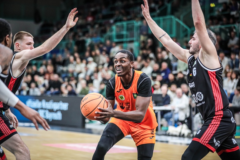 Schwere Heimaufgabe gegen die Merlins