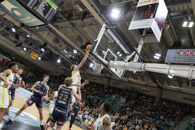 Bremerhaven im Schlussviertel niedergekämpft